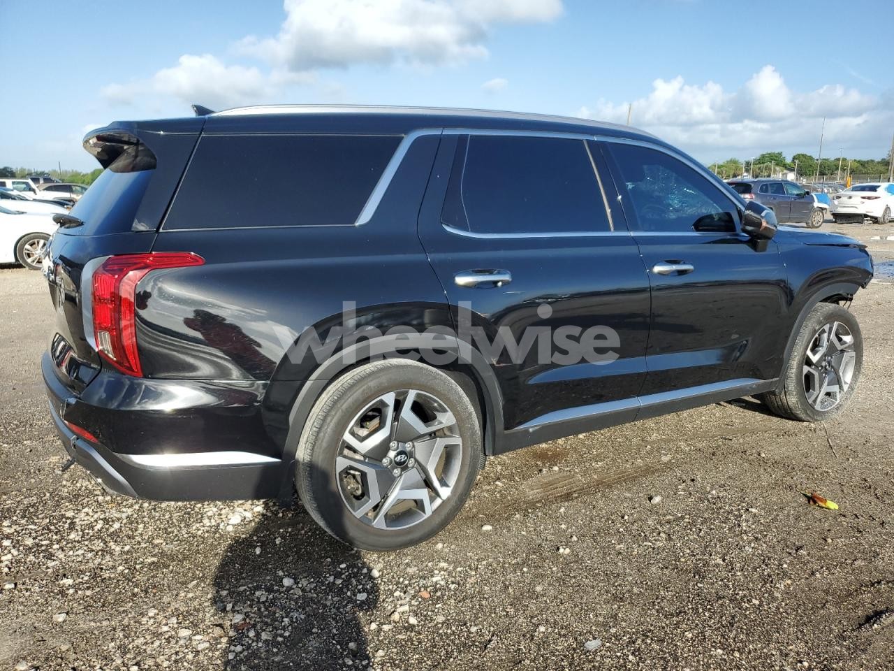 Photo 3 of 2024 HYUNDAI PALISADE LIMITED (VIN KM8R54GE0RU669887)