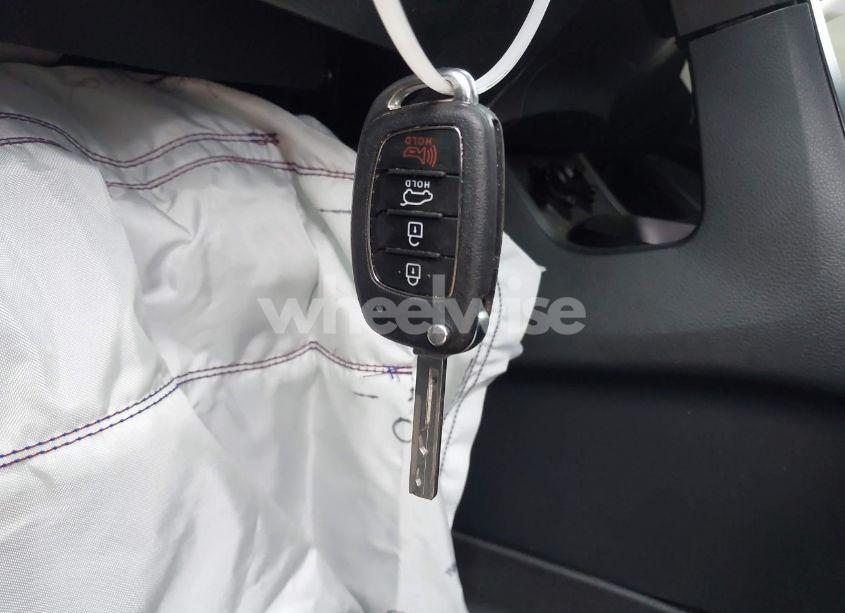 Photo 11 of 2017 Hyundai Santa FE SE (VIN KM8SM4HF5HU188379)