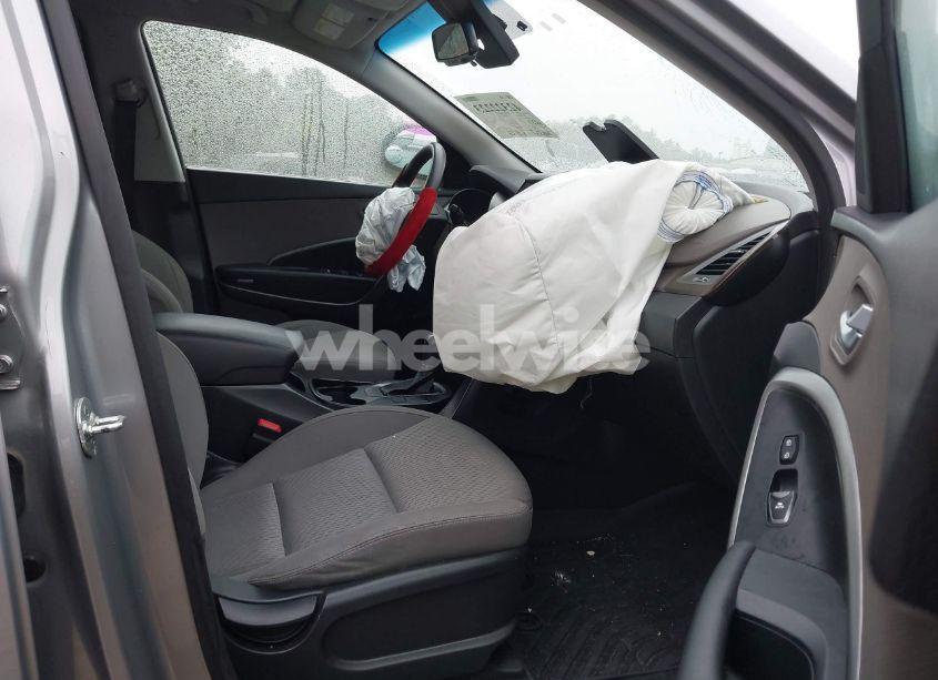 Photo 5 of 2017 Hyundai Santa FE SE (VIN KM8SM4HF5HU188379)