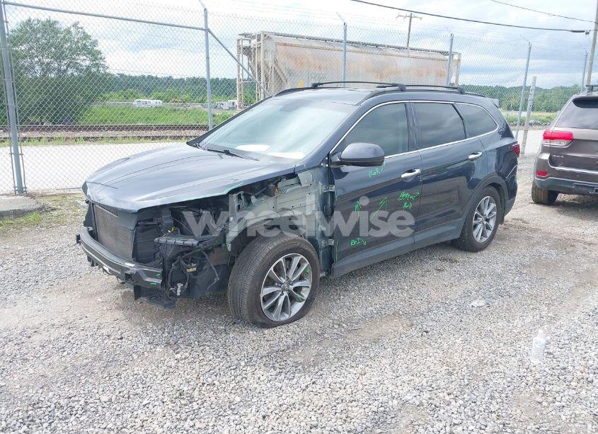 Photo 2 of 2018 Hyundai Santa FE SE (VIN KM8SM4HF8JU271035)