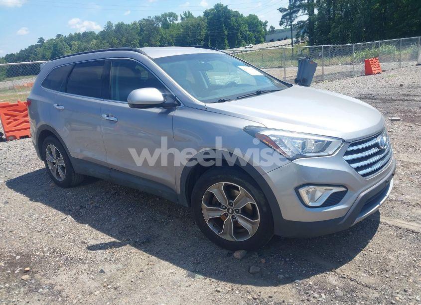 2016 Hyundai Santa FE SE (VIN KM8SMDHF0GU155983) main photo