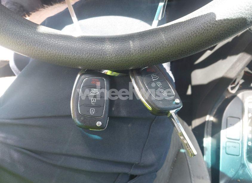 Photo 11 of 2016 Hyundai Santa FE SE (VIN KM8SMDHF0GU155983)