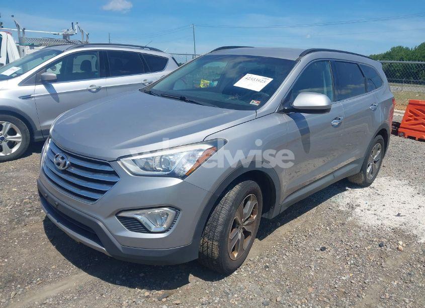 Photo 2 of 2016 Hyundai Santa FE SE (VIN KM8SMDHF0GU155983)