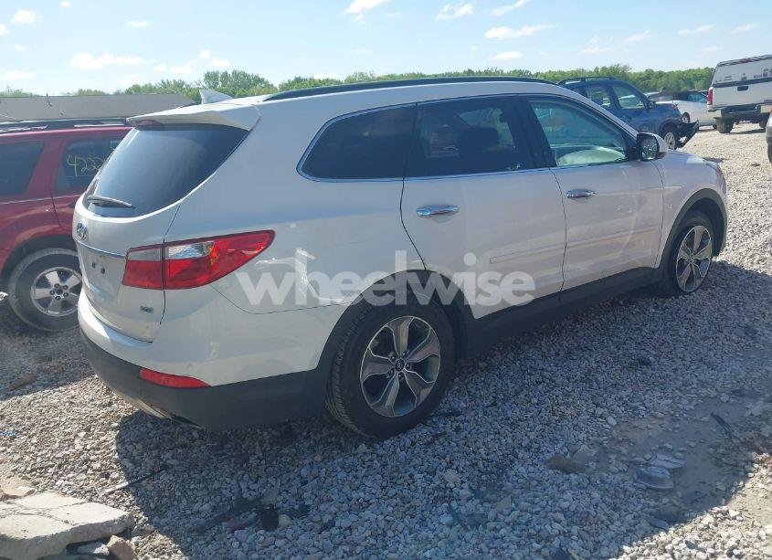 Photo 4 of 2016 Hyundai Santa FE SE (VIN KM8SMDHF1GU143079)