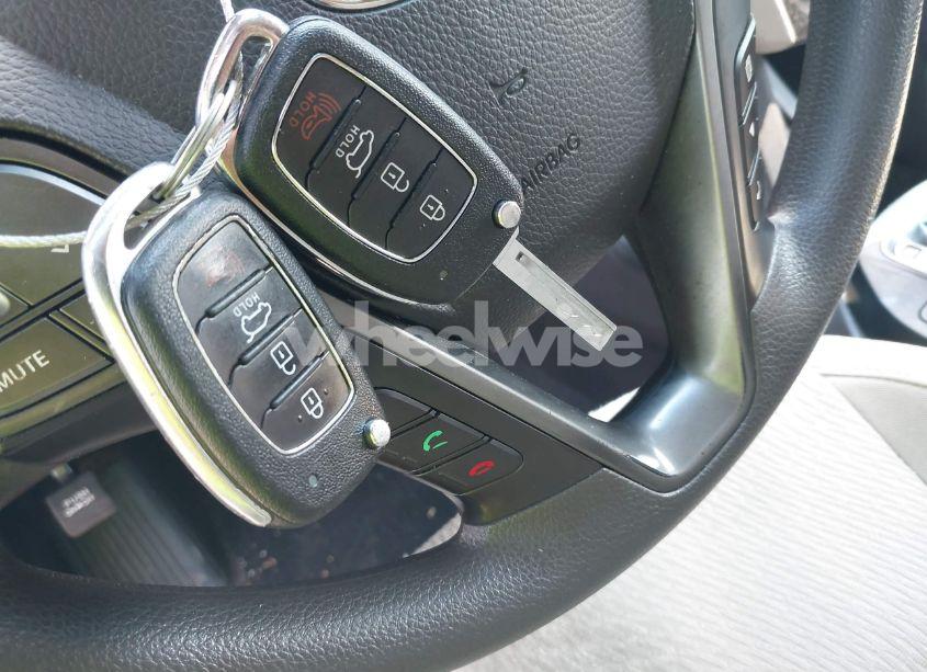 Photo 11 of 2017 Hyundai Santa FE SE (VIN KM8SMDHF2HU174200)