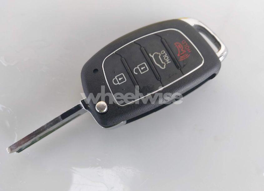 Photo 11 of 2016 Hyundai Santa FE SE (VIN KM8SMDHF4GU144534)