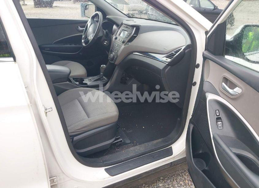 Photo 5 of 2016 Hyundai Santa FE SE (VIN KM8SMDHF4GU144534)