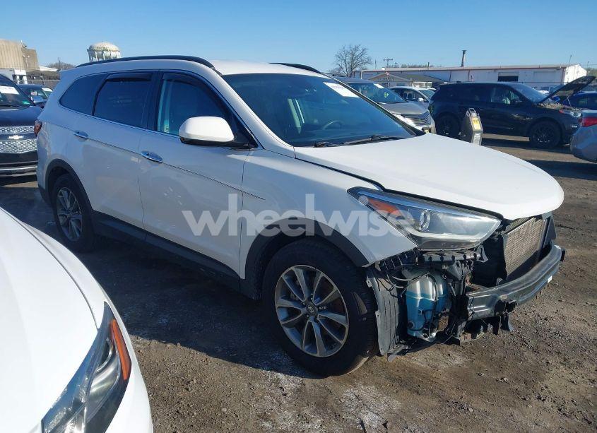 2017 Hyundai Santa FE SE (VIN KM8SMDHF5HU257085) main photo