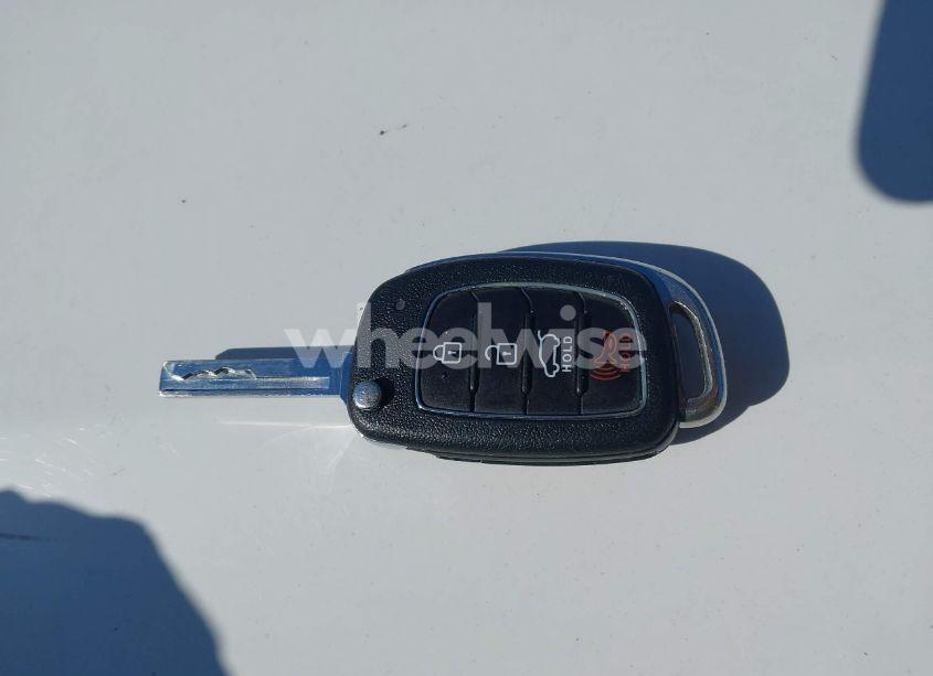 Photo 11 of 2017 Hyundai Santa FE SE (VIN KM8SMDHF5HU257085)