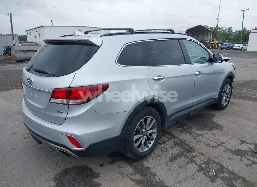 Photo 4 of 2017 Hyundai Santa FE SE (VIN KM8SMDHF9HU205507)