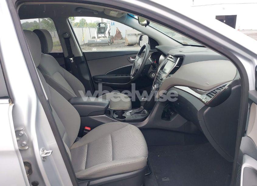 Photo 5 of 2017 Hyundai Santa FE SE (VIN KM8SMDHF9HU205507)