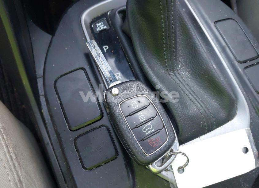 Photo 11 of 2017 Hyundai Santa FE SE (VIN KM8SMDHFXHU218458)