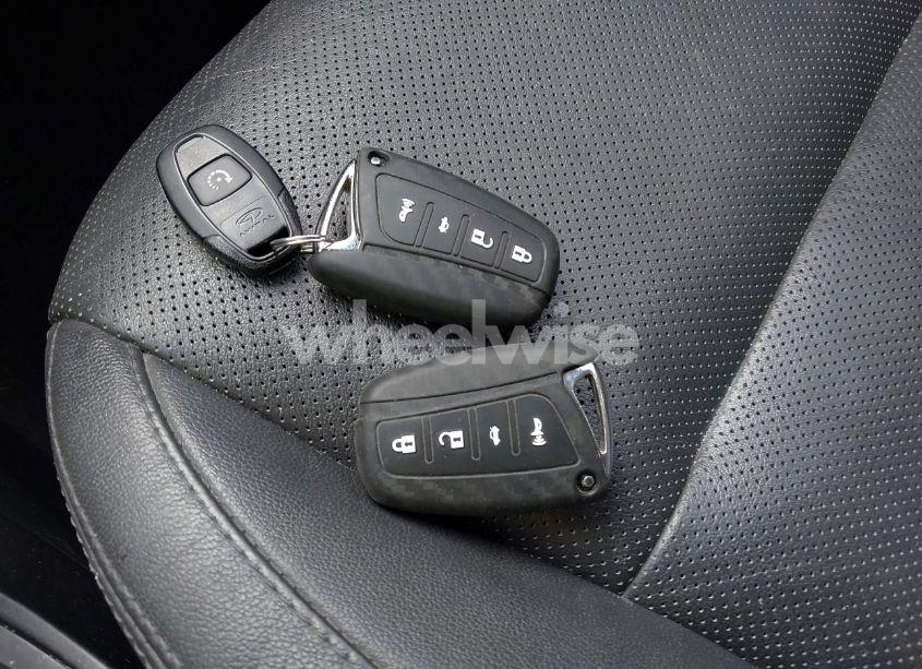 Photo 11 of 2017 Hyundai Santa FE LIMITED ULTIMATE (VIN KM8SRDHF4HU203424)