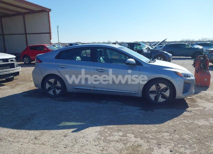 Photo 13 of 2020 Hyundai Ioniq HYBRID LIMITED (VIN KMHC05LC1LU241784)