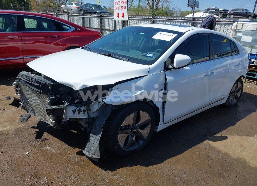 Photo 2 of 2020 Hyundai Ioniq HYBRID LIMITED (VIN KMHC05LC5LU212353)