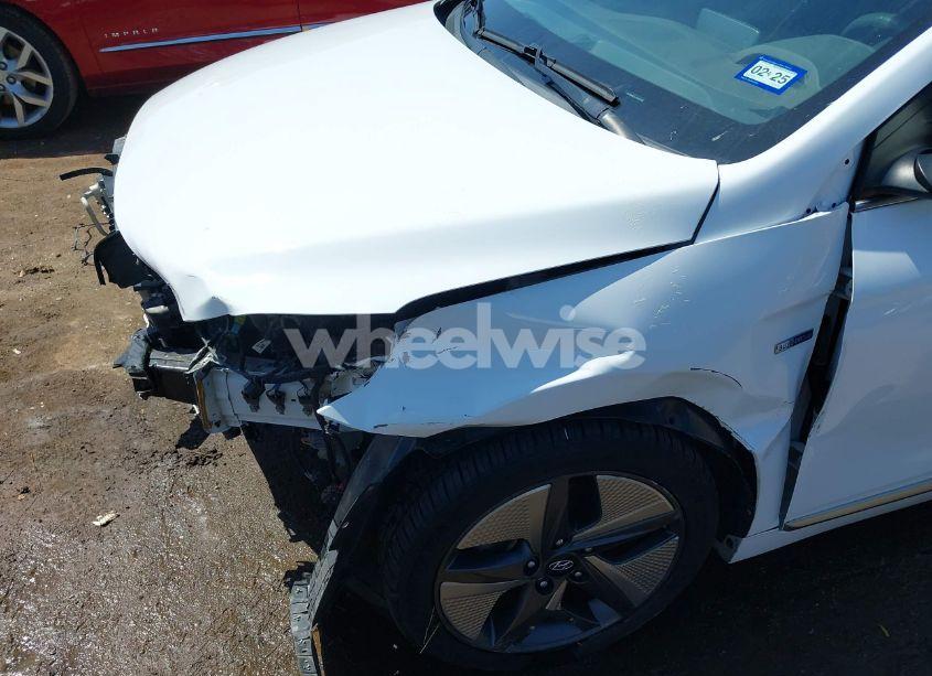 Photo 6 of 2020 Hyundai Ioniq HYBRID LIMITED (VIN KMHC05LC5LU212353)