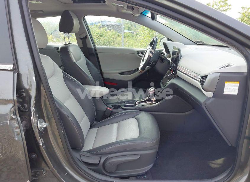 Photo 5 of 2020 Hyundai Ioniq HYBRID LIMITED (VIN KMHC05LC7LU241773)