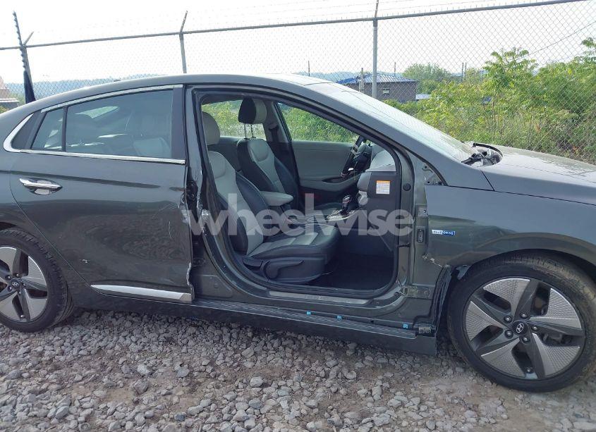Photo 6 of 2020 Hyundai Ioniq HYBRID LIMITED (VIN KMHC05LC7LU241773)