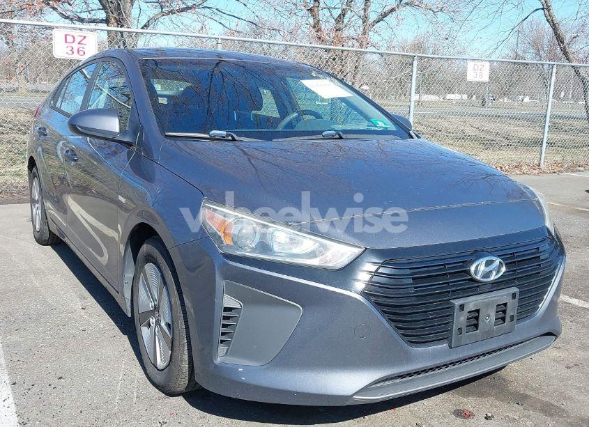 2018 Hyundai Ioniq HYBRID BLUE (VIN KMHC65LC7JU065772) main photo