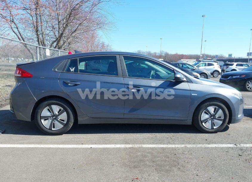 Photo 13 of 2018 Hyundai Ioniq HYBRID BLUE (VIN KMHC65LC7JU065772)