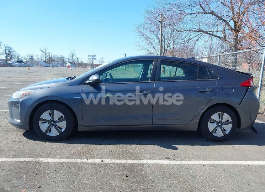 Photo 14 of 2018 Hyundai Ioniq HYBRID BLUE (VIN KMHC65LC7JU065772)