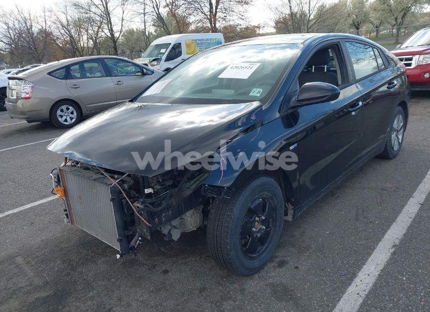 Photo 2 of 2020 Hyundai Ioniq HYBRID BLUE (VIN KMHC65LCXLU214579)