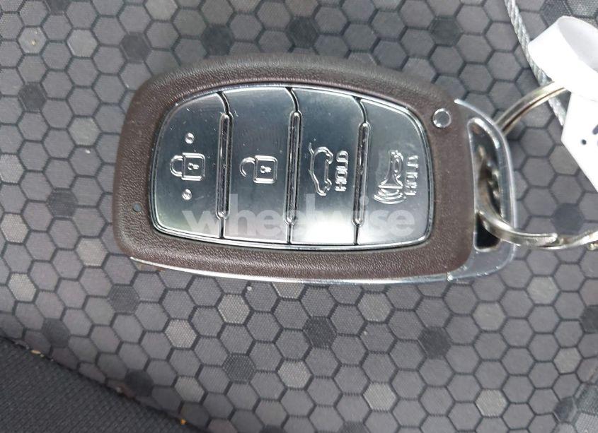 Photo 11 of 2019 Hyundai Ioniq PLUG-IN HYBRID (VIN KMHC65LD1KU159740)