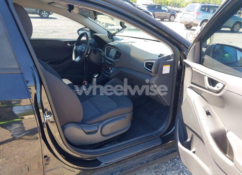 Photo 5 of 2019 Hyundai Ioniq PLUG-IN HYBRID (VIN KMHC65LD5KU172667)