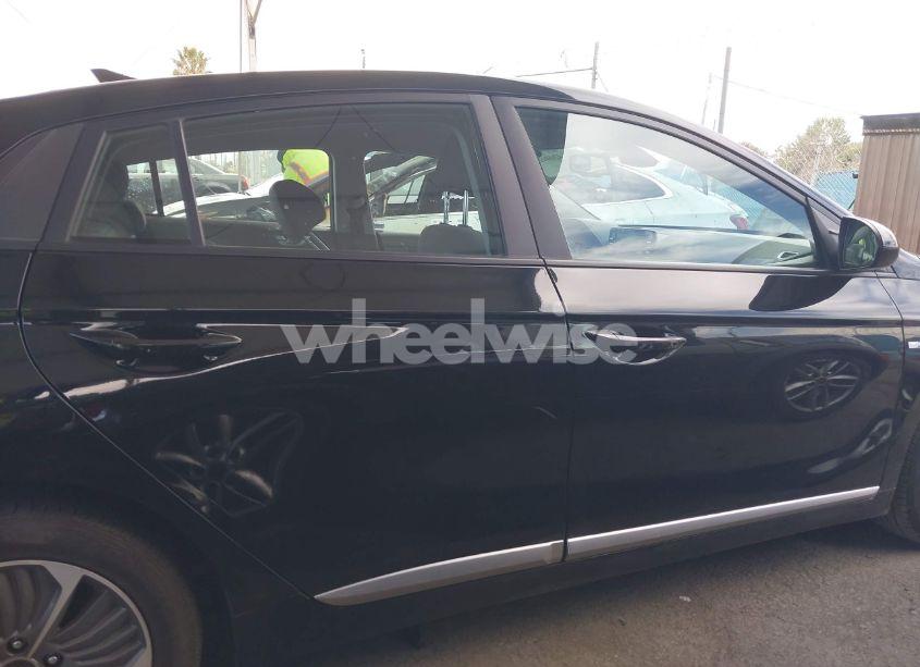 Photo 12 of 2020 Hyundai Ioniq PLUG-IN HYBRID SE (VIN KMHC65LD7LU228965)