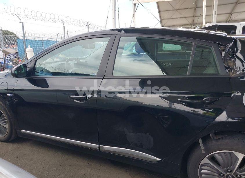 Photo 13 of 2020 Hyundai Ioniq PLUG-IN HYBRID SE (VIN KMHC65LD7LU228965)