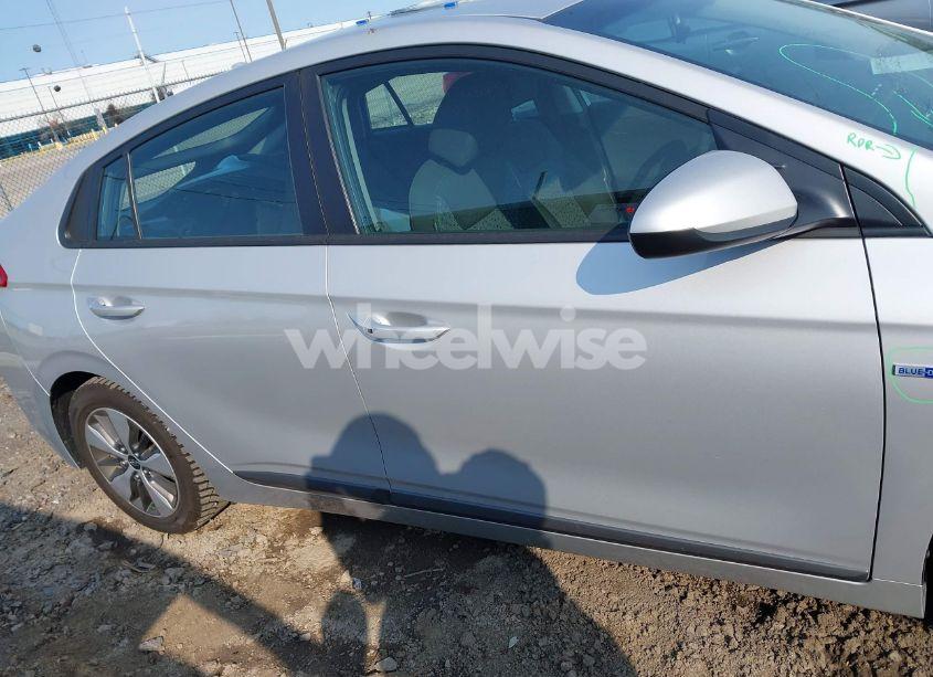 Photo 13 of 2019 Hyundai Ioniq PLUG-IN HYBRID (VIN KMHC65LD9KU159906)