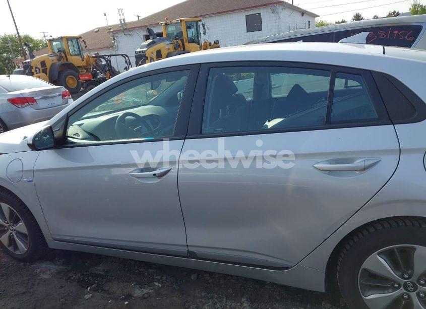 Photo 14 of 2019 Hyundai Ioniq PLUG-IN HYBRID (VIN KMHC65LD9KU159906)