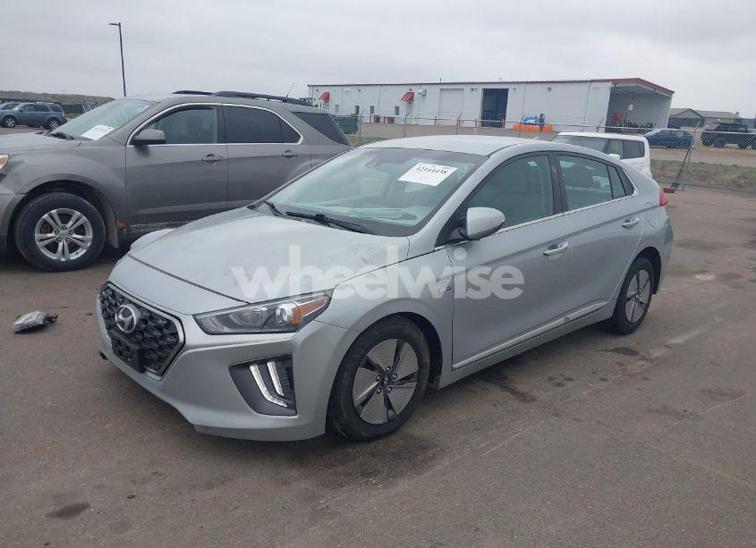 Photo 2 of 2020 Hyundai Ioniq HYBRID SE (VIN KMHC75LC0LU242355)