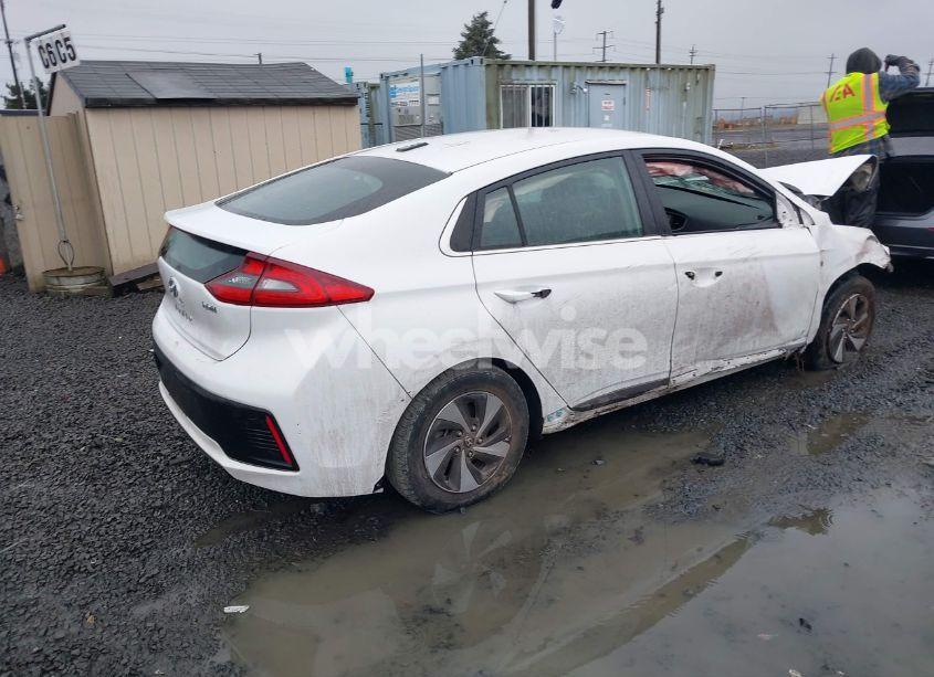 Photo 4 of 2017 Hyundai Ioniq HYBRID SEL (VIN KMHC75LC2HU048174)