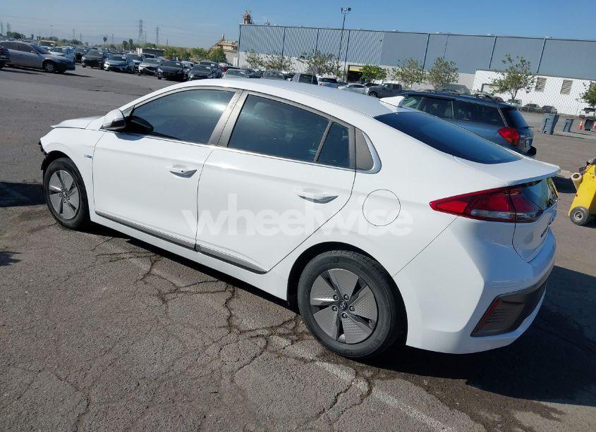 Photo 3 of 2020 Hyundai Ioniq HYBRID SE (VIN KMHC75LC3LU235853)
