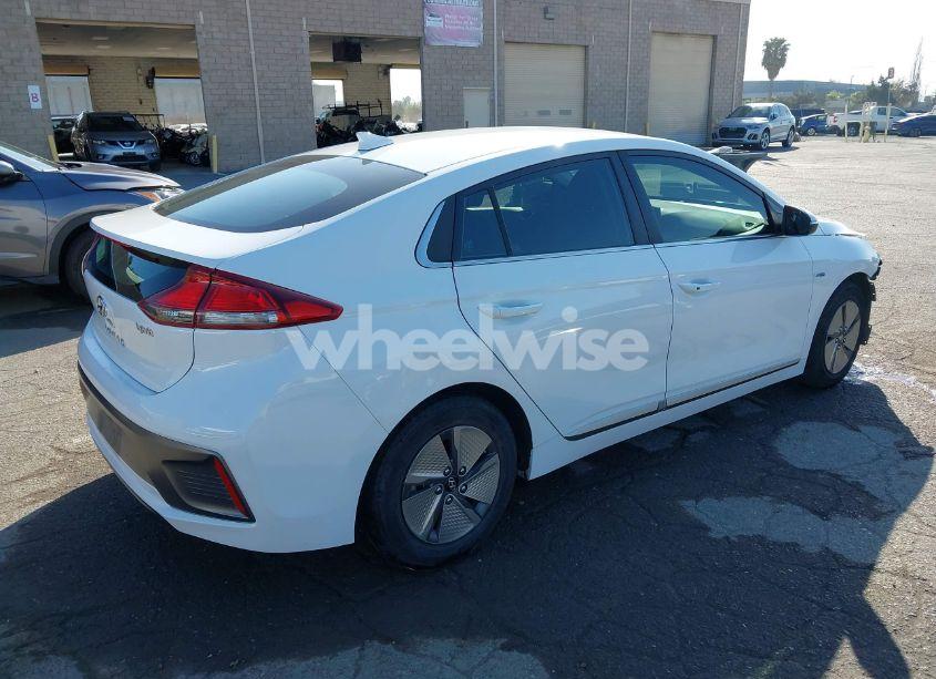 Photo 4 of 2020 Hyundai Ioniq HYBRID SE (VIN KMHC75LC3LU235853)