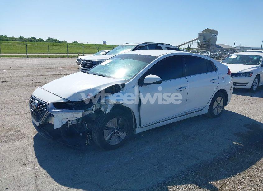 Photo 2 of 2021 Hyundai Ioniq HYBRID SE (VIN KMHC75LC5MU248525)