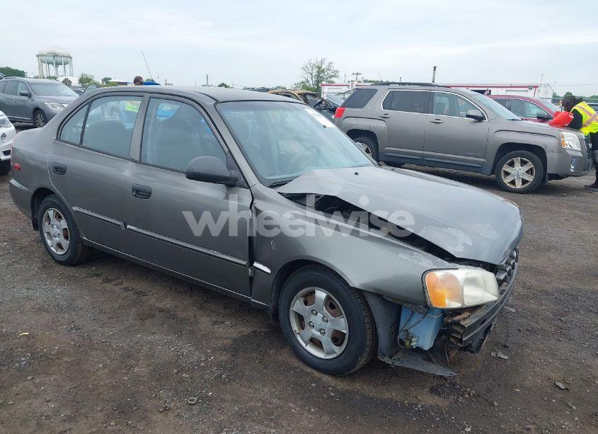 2002 Hyundai Accent GL (VIN KMHCG45C52U372587) main photo