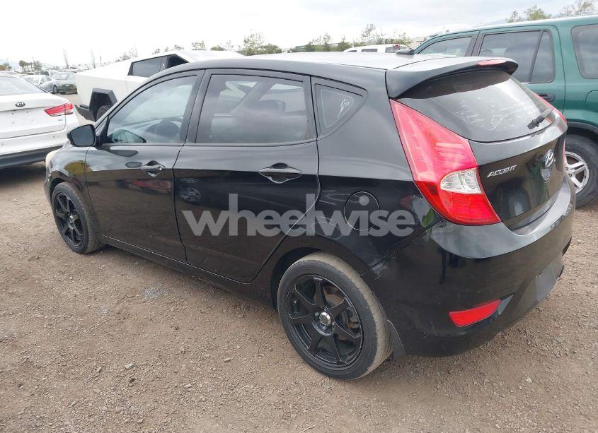 Photo 3 of 2013 Hyundai Accent SE (VIN KMHCU5AE0DU085585)