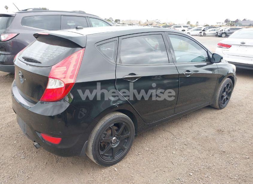 Photo 4 of 2013 Hyundai Accent SE (VIN KMHCU5AE0DU085585)