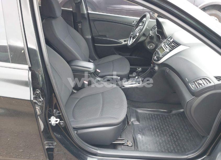 Photo 5 of 2013 Hyundai Accent SE (VIN KMHCU5AE0DU085585)