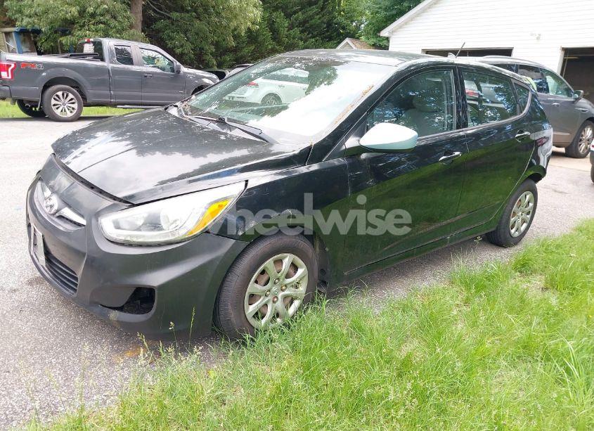 Photo 2 of 2014 Hyundai Accent SE (VIN KMHCU5AE0EU148315)