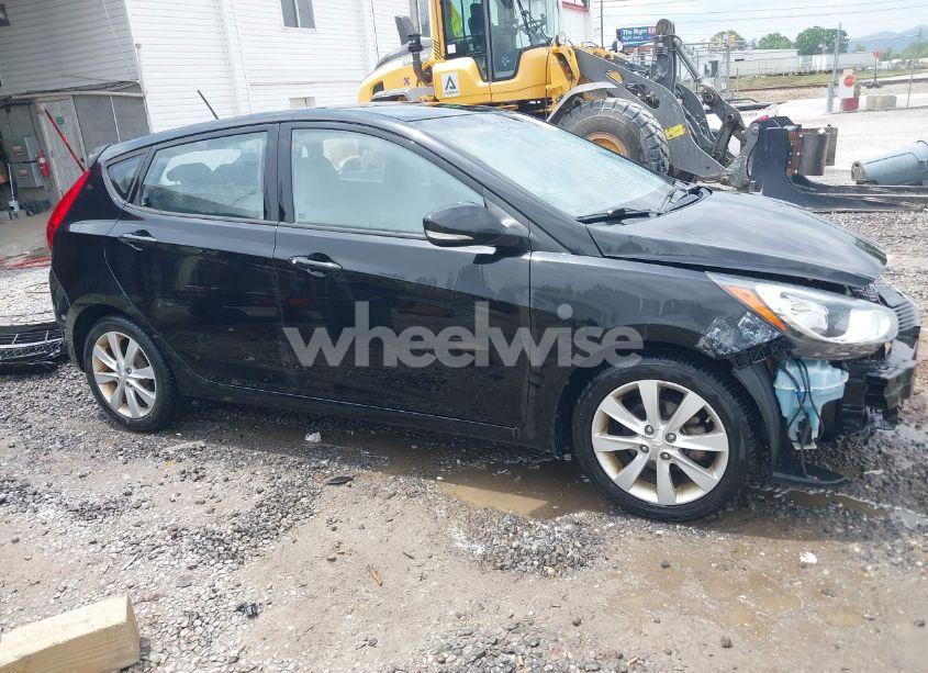 2013 Hyundai Accent SE (VIN KMHCU5AE3DU109006) main photo
