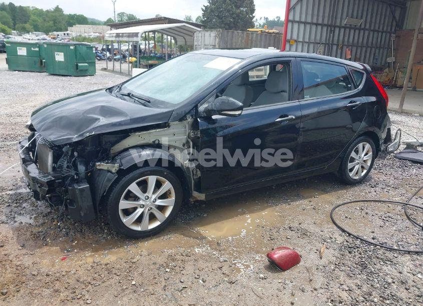 Photo 2 of 2013 Hyundai Accent SE (VIN KMHCU5AE3DU109006)