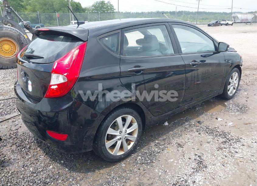 Photo 4 of 2013 Hyundai Accent SE (VIN KMHCU5AE3DU109006)