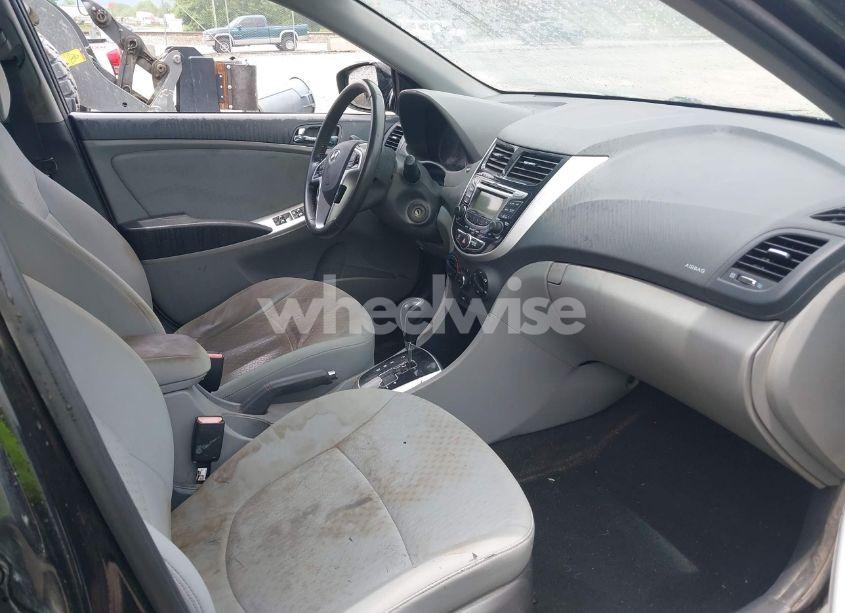 Photo 5 of 2013 Hyundai Accent SE (VIN KMHCU5AE3DU109006)