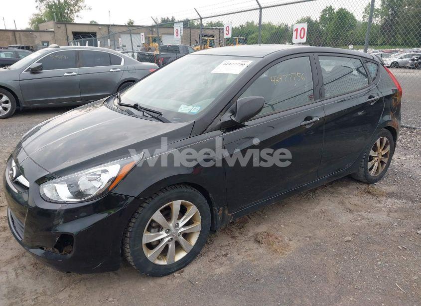 Photo 2 of 2012 Hyundai Accent SE (VIN KMHCU5AE4CU023105)