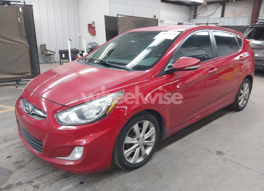 Photo 2 of 2013 Hyundai Accent SE (VIN KMHCU5AE4DU091826)