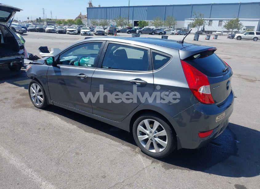 Photo 3 of 2012 Hyundai Accent SE (VIN KMHCU5AE5CU022142)