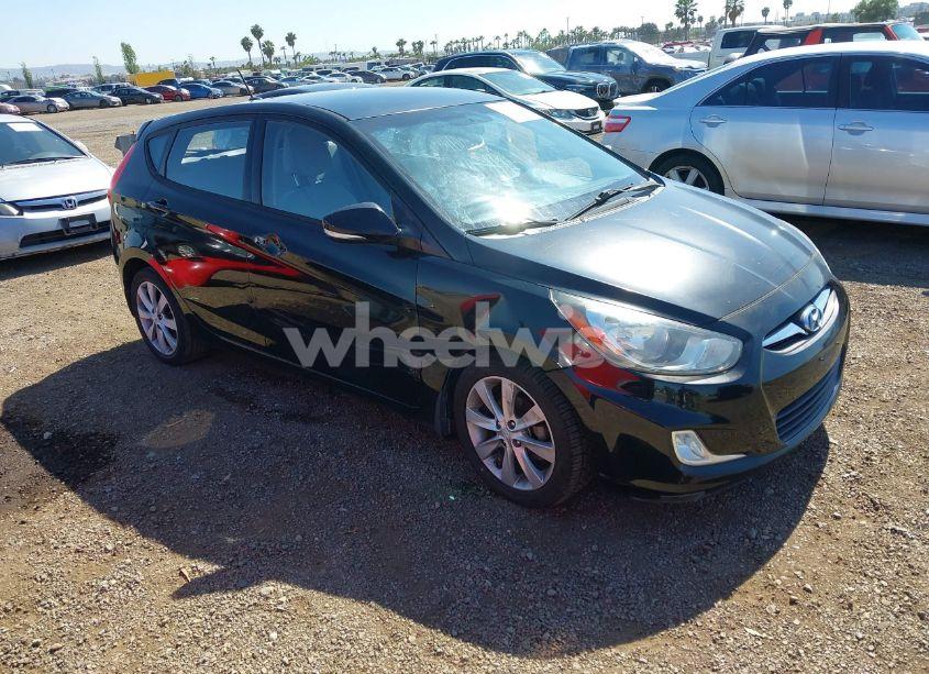 2013 Hyundai Accent SE (VIN KMHCU5AE5DU134165) main photo